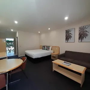 Red Bridge Motor 4* Woombye